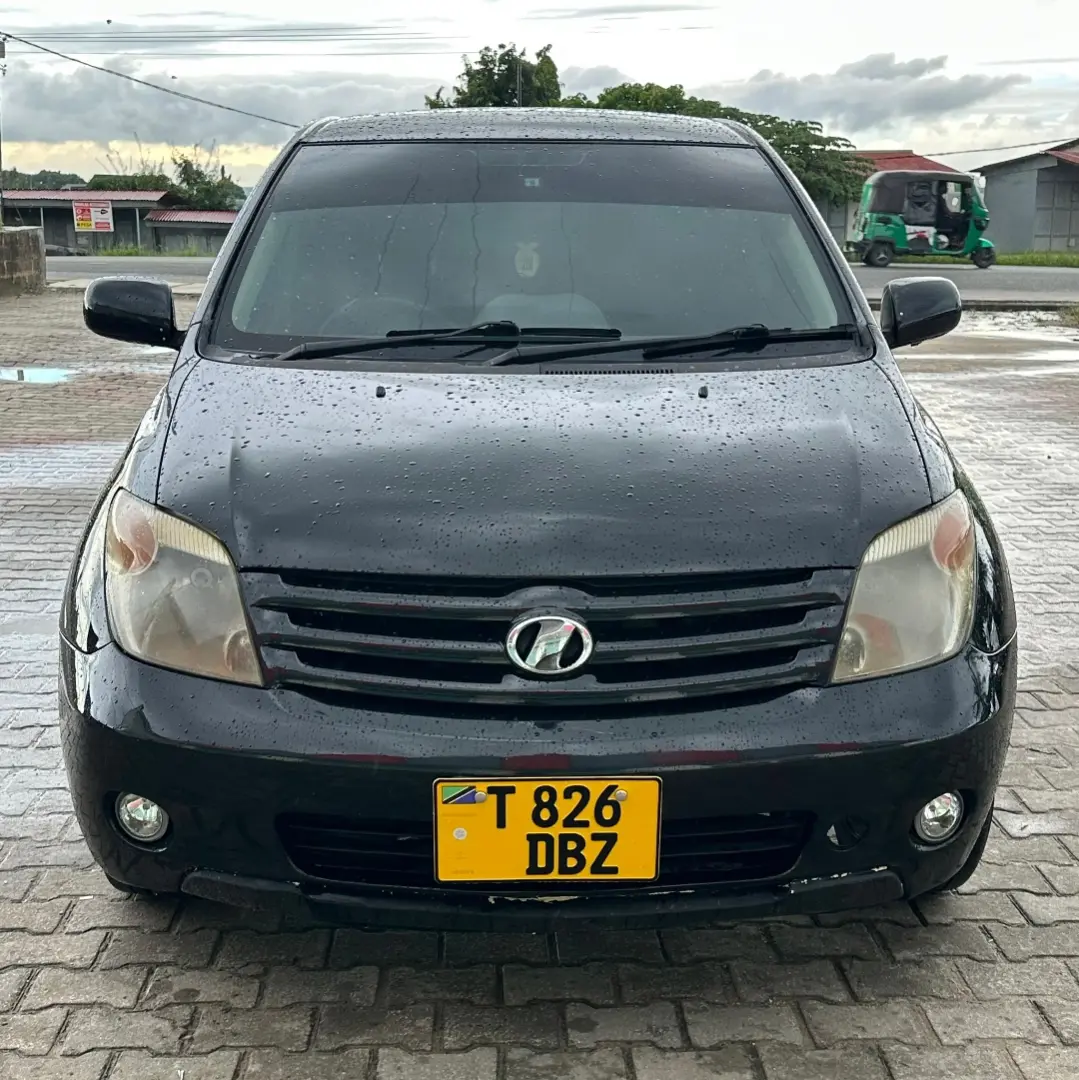 Toyota IST 2005