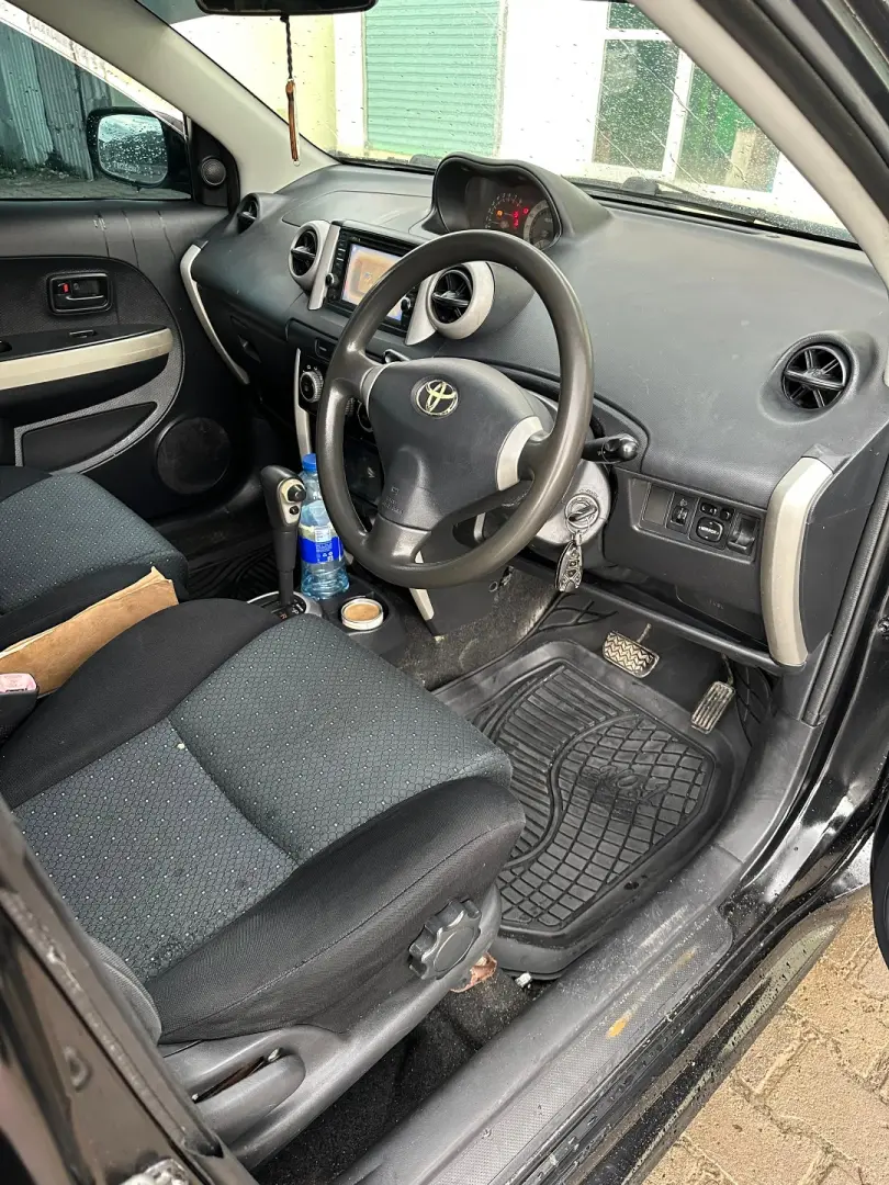 Toyota IST 2005 thumbnail 4