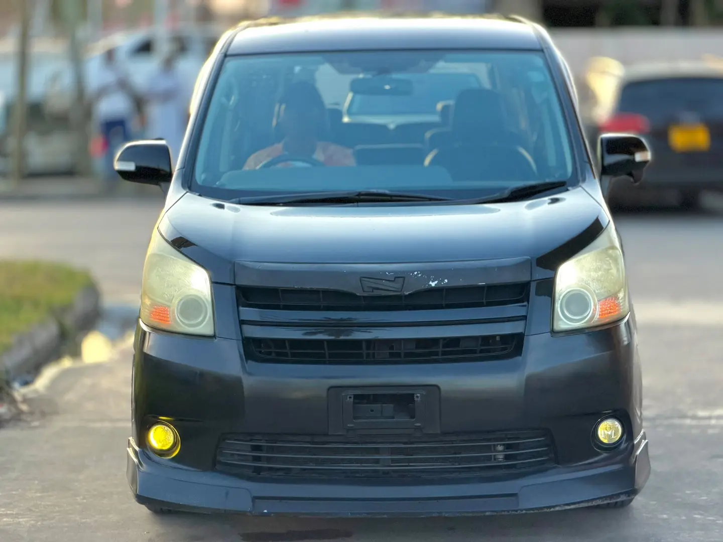 Toyota Noah New Shape 2010