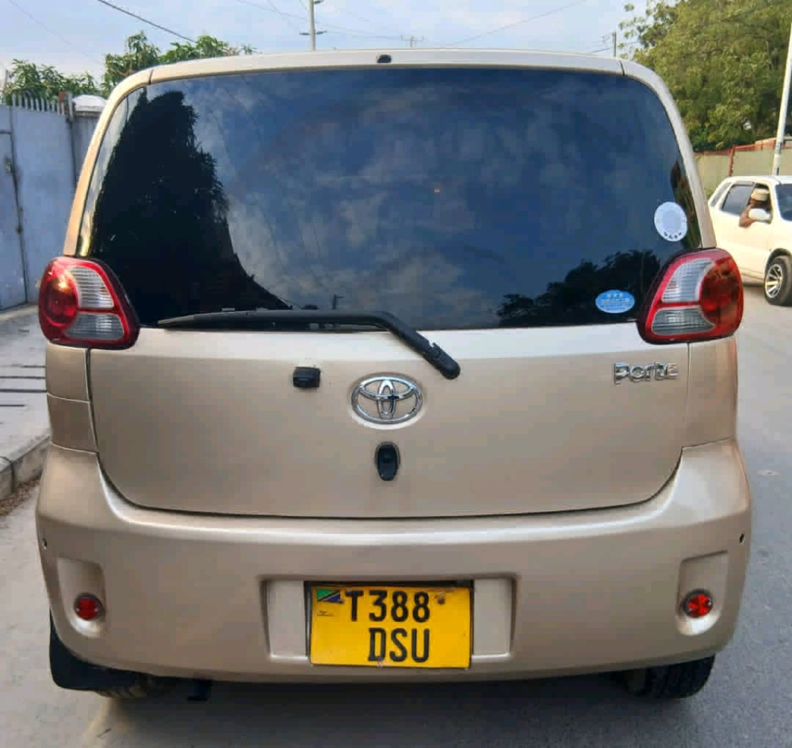 Toyota Porte DSU 2010 Model 1490 CC
