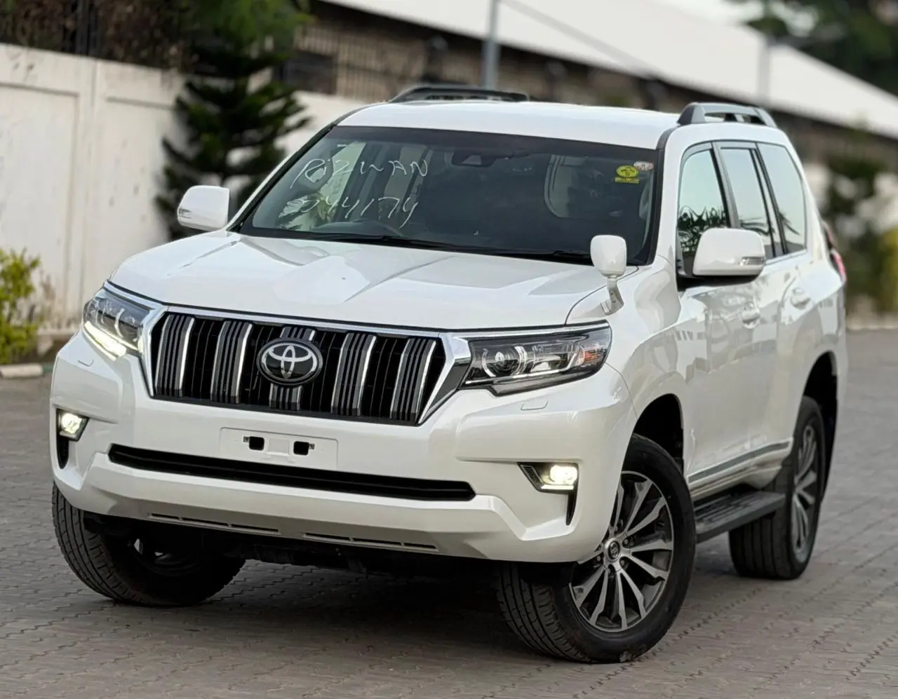 Toyota Land Cruiser Prado 150 (2019/20) thumbnail 2