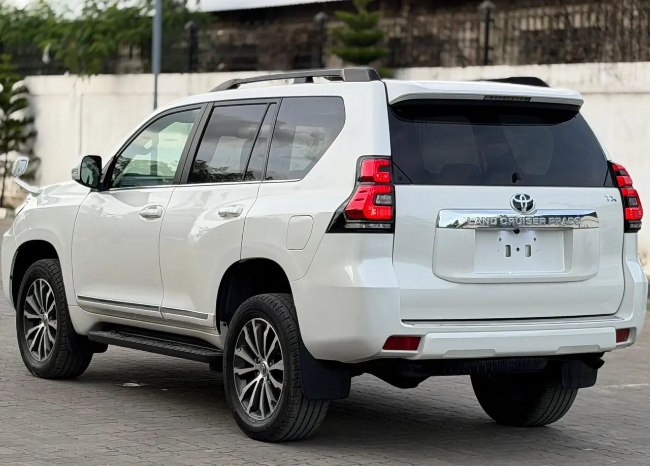 Toyota Land Cruiser Prado 150 (2019/20) thumbnail 3