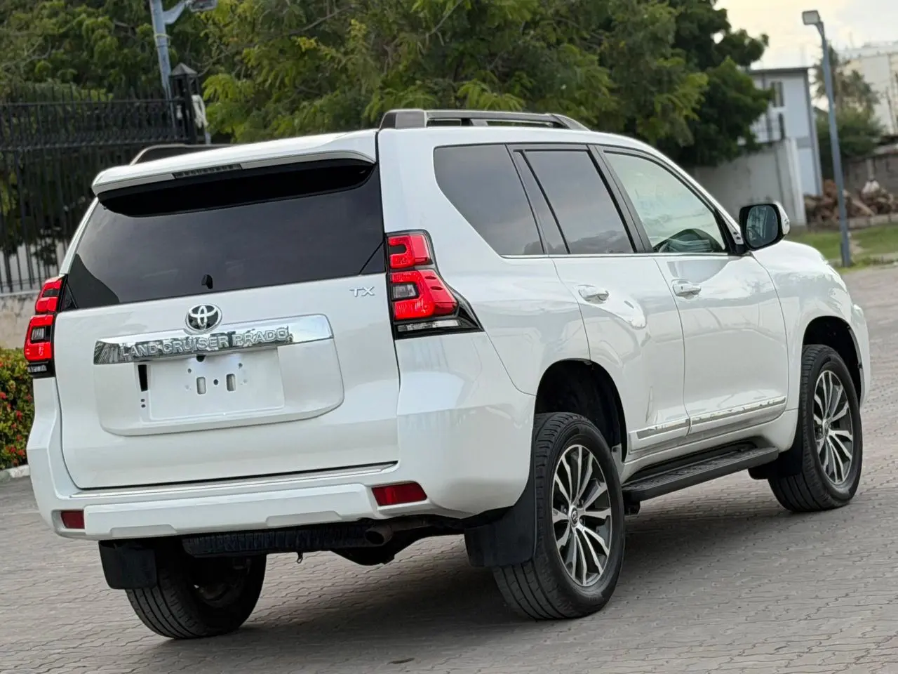 Toyota Land Cruiser Prado 150 (2019/20) thumbnail 6