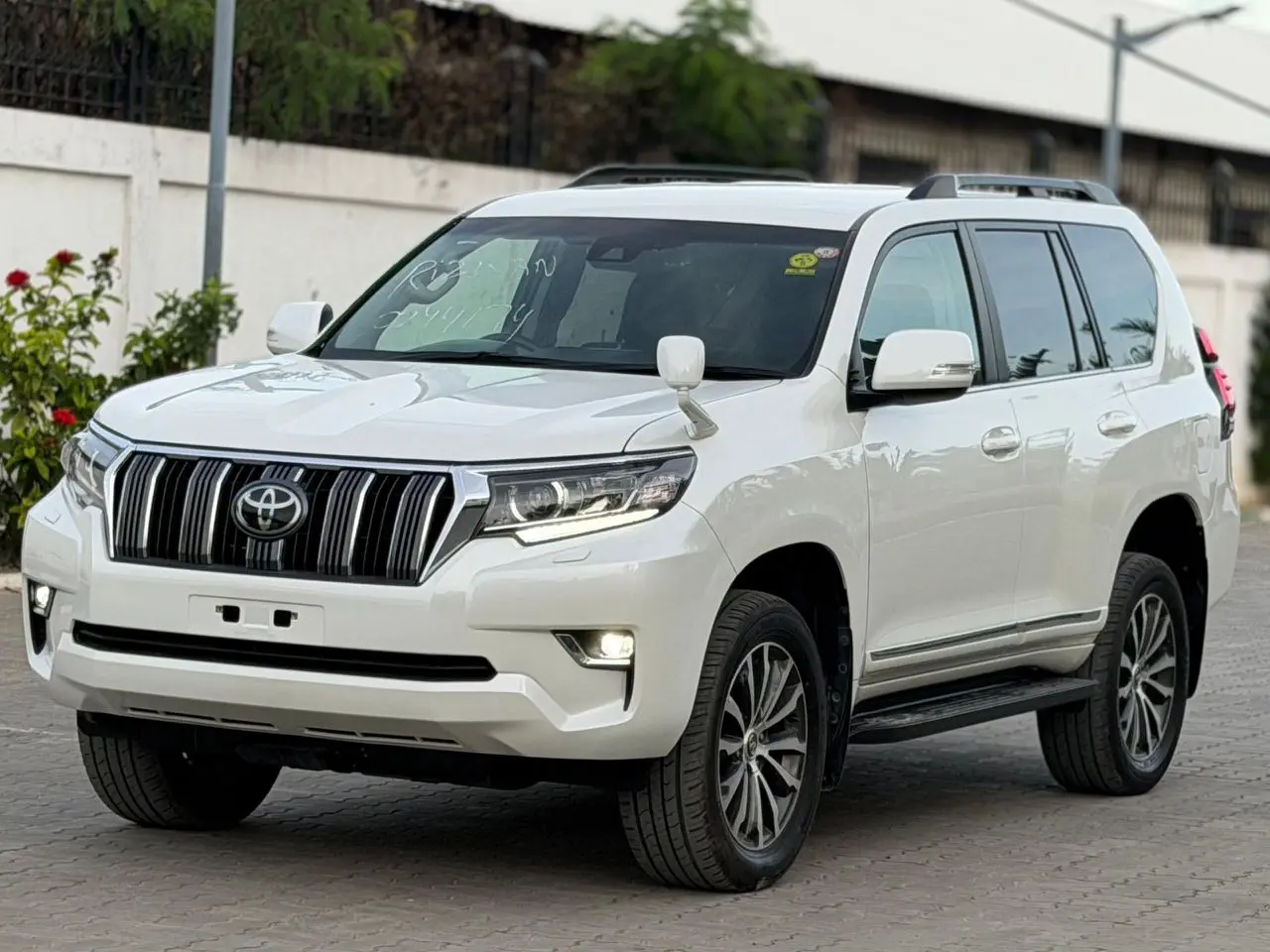 Toyota Land Cruiser Prado 150 (2019/20) thumbnail 8