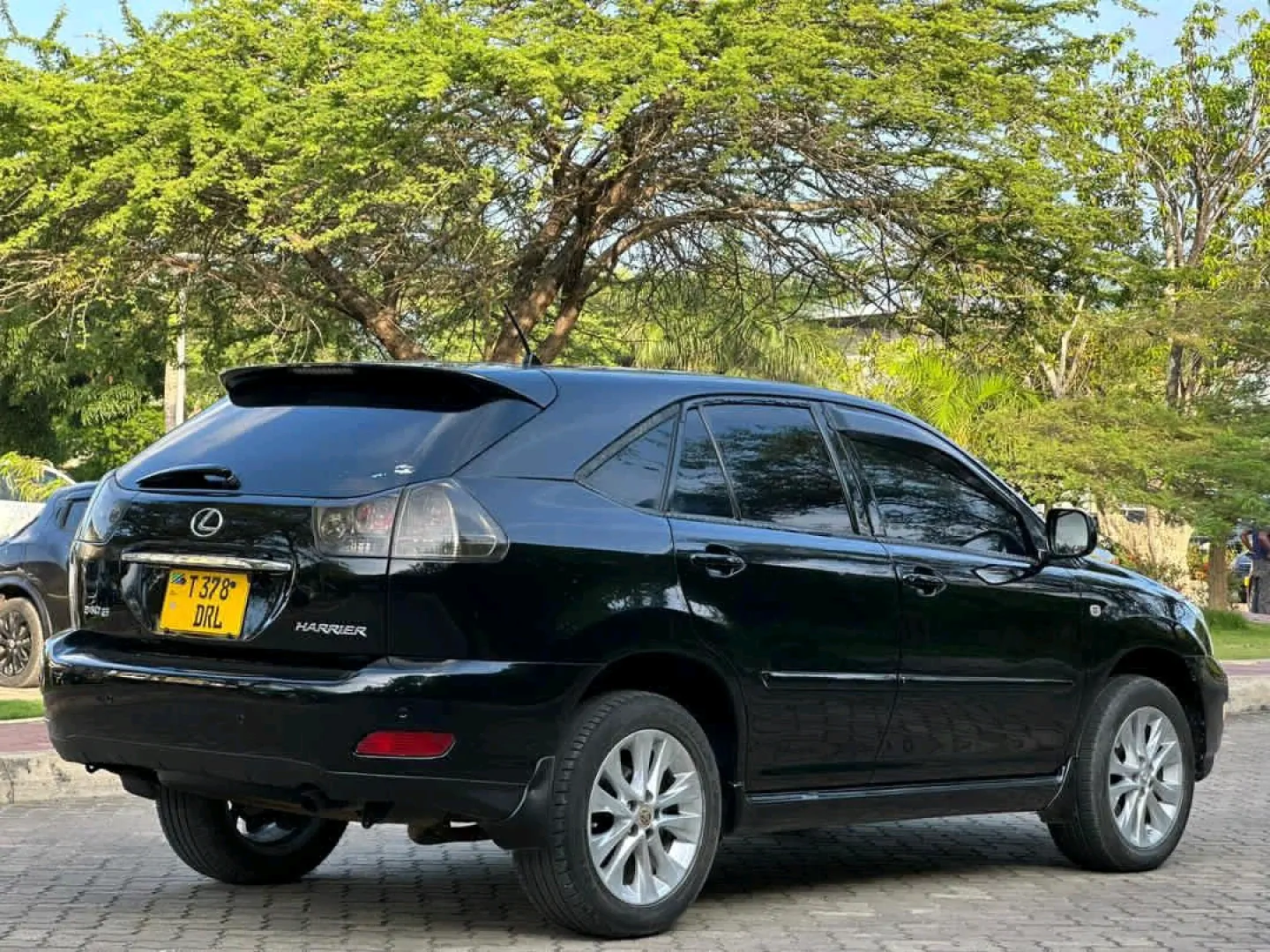 Black Toyota Harrier SUV 2005 New Reg DRL thumbnail 4