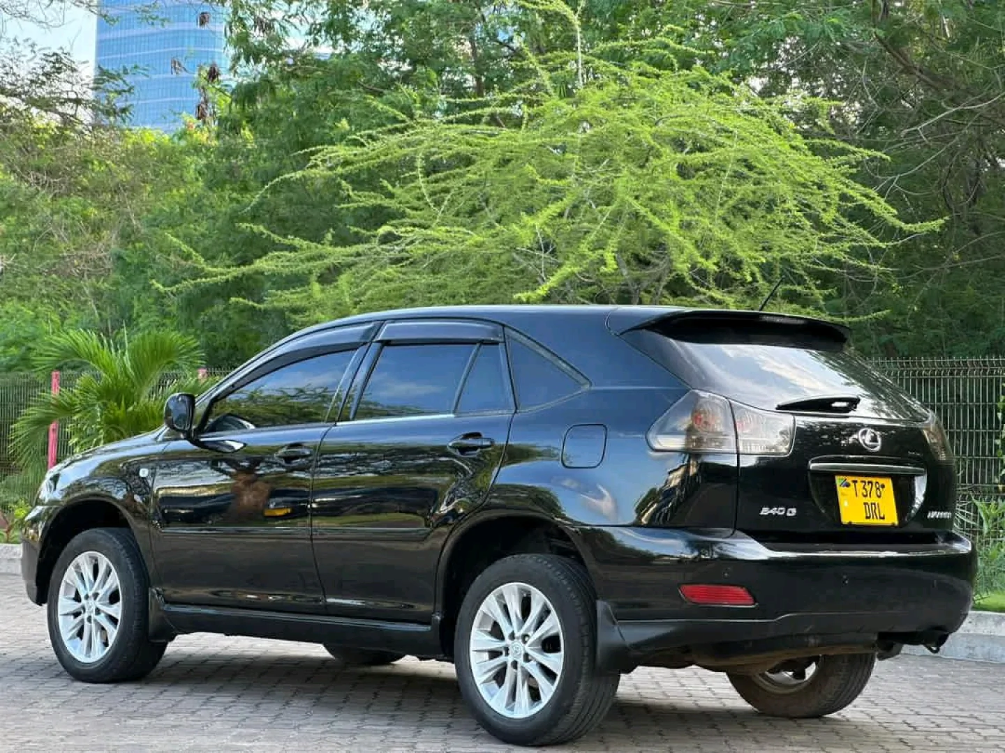 Black Toyota Harrier SUV 2005 New Reg DRL thumbnail 5