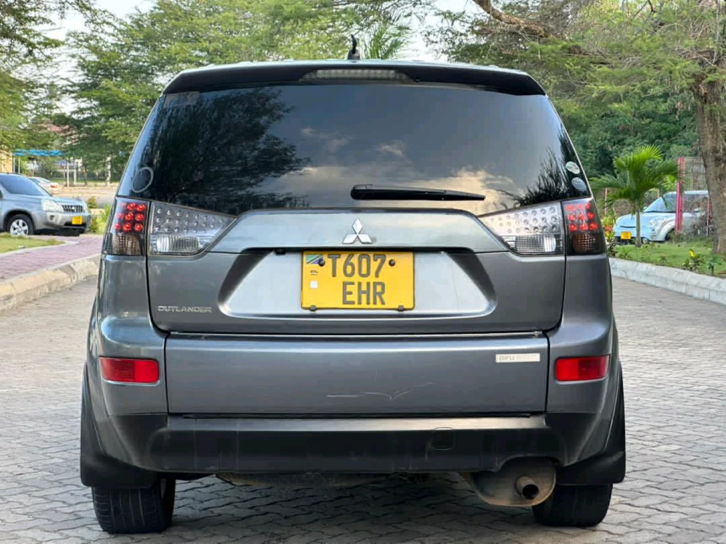 2008 Mitsubishi Outlander SUV (2360cc) - Clean Condition thumbnail 2