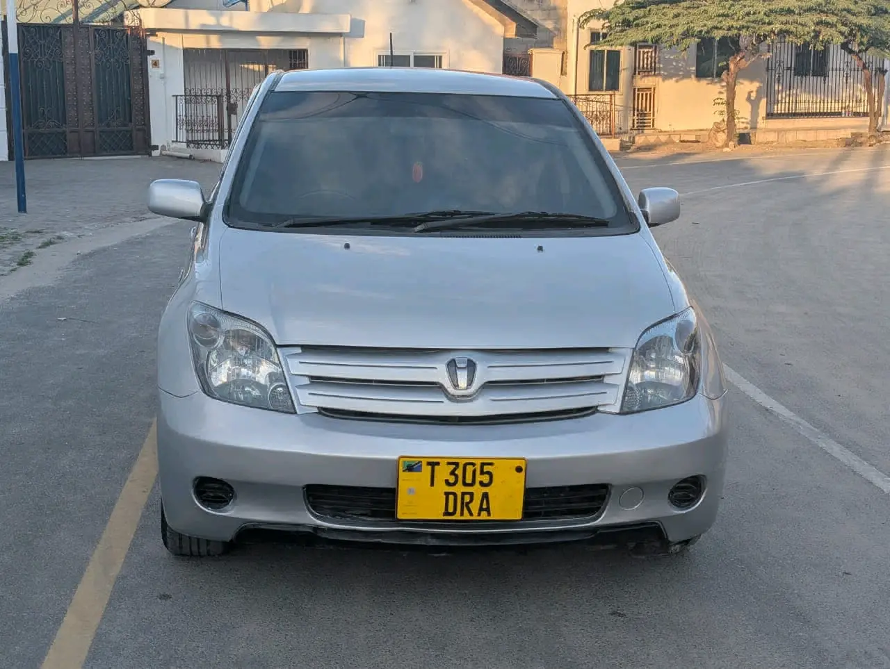 Toyota Ist (DRA) - Silver