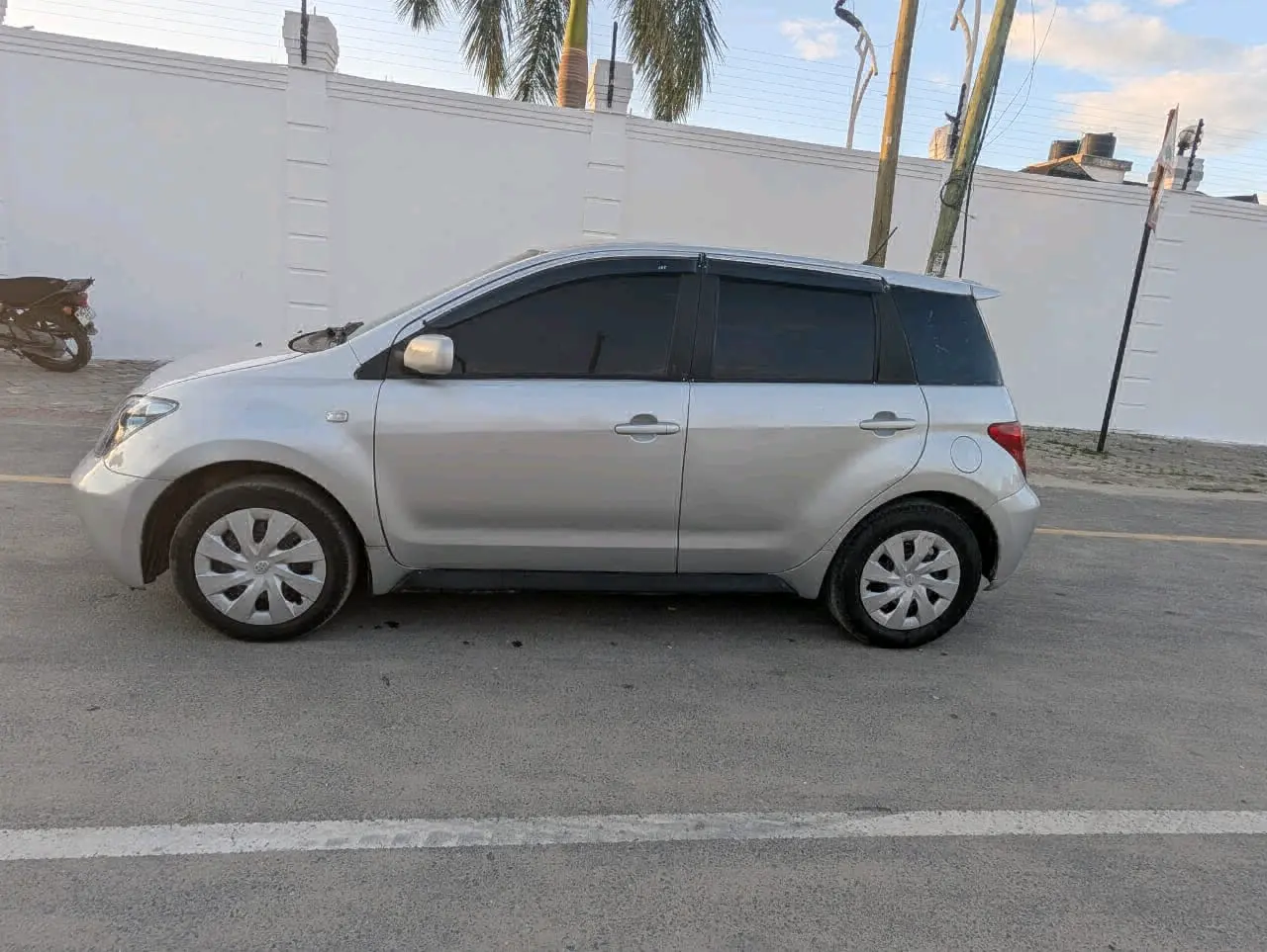 Toyota Ist (DRA) - Silver thumbnail 4