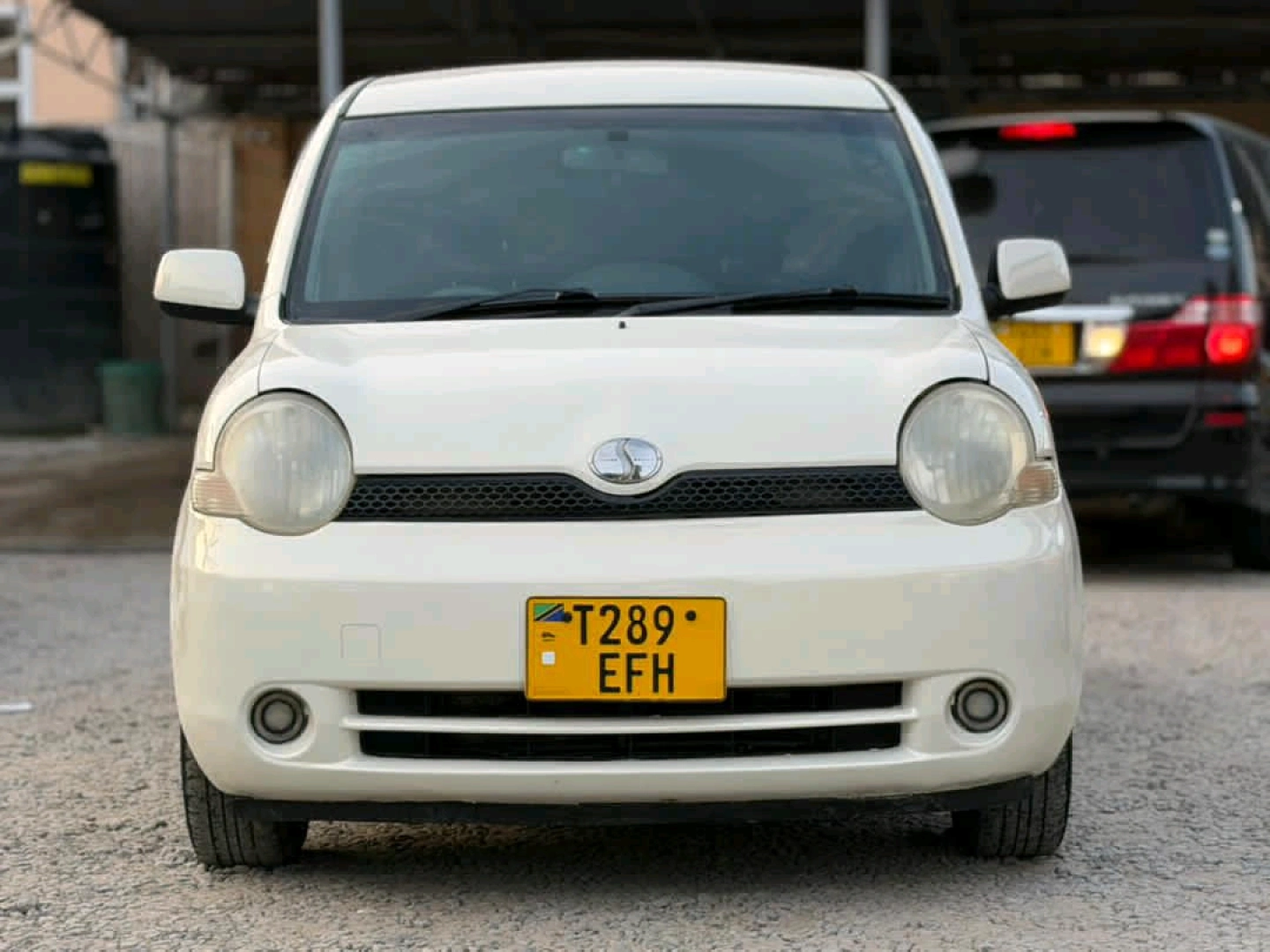Used White Toyota Sienta Minivan 1490cc