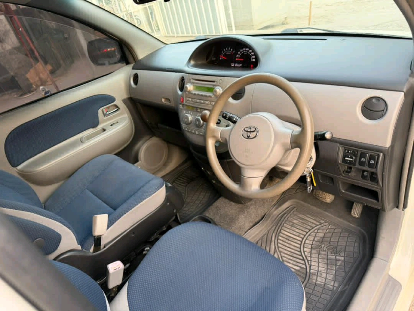Used White Toyota Sienta Minivan 1490cc thumbnail 6