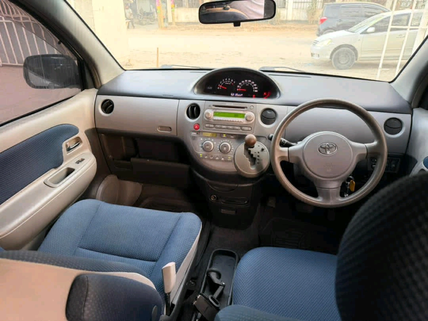 Used White Toyota Sienta Minivan 1490cc thumbnail 7