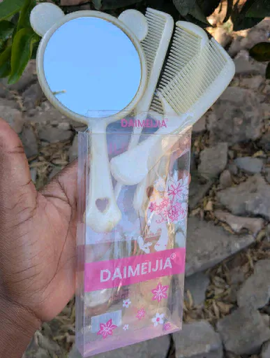 Full Hair Set with Mirror and Combs