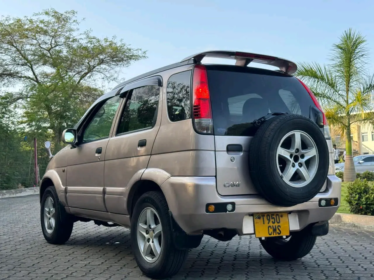 2005 Toyota Cami SUV for Sale thumbnail 3