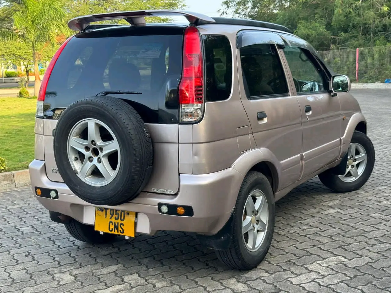 2005 Toyota Cami SUV for Sale thumbnail 6