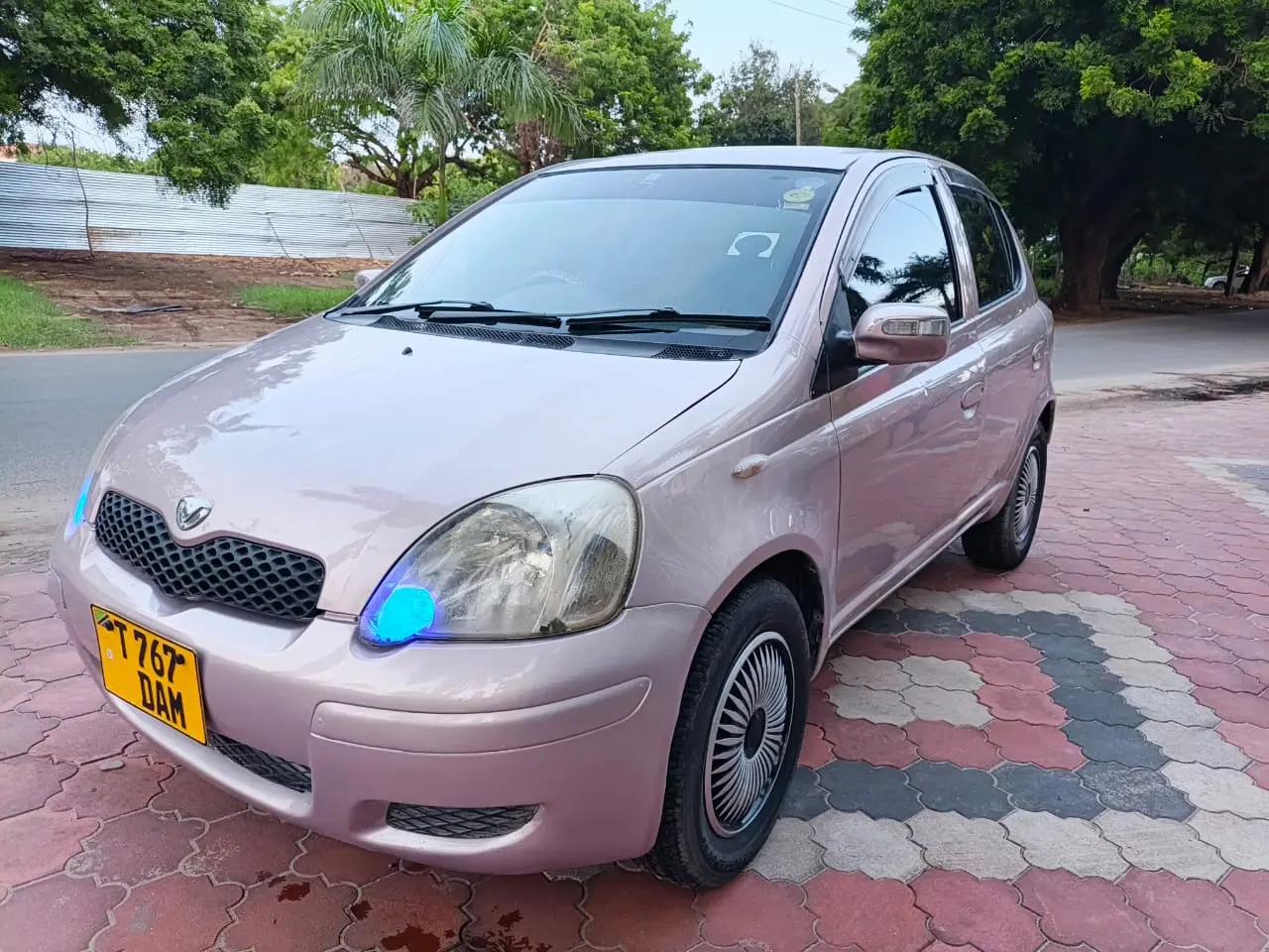 Toyota Vitz 2004 (DAM) thumbnail 3