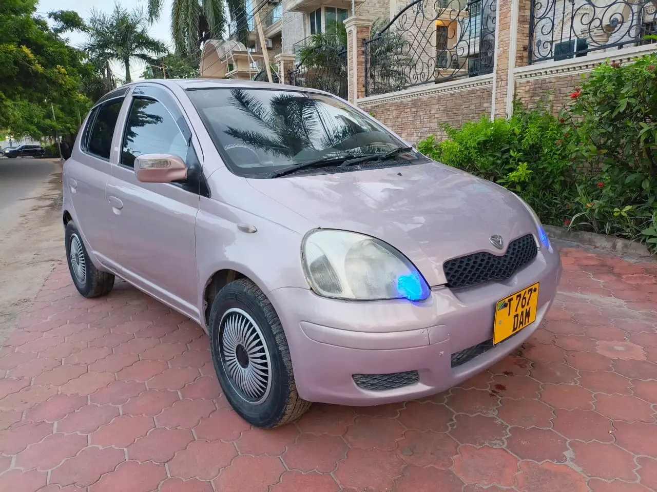 Toyota Vitz 2004 (DAM) thumbnail 4
