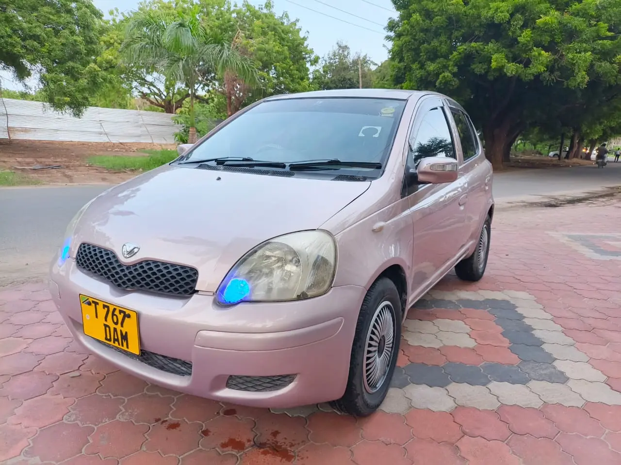 Toyota Vitz 2004 (DAM) thumbnail 5