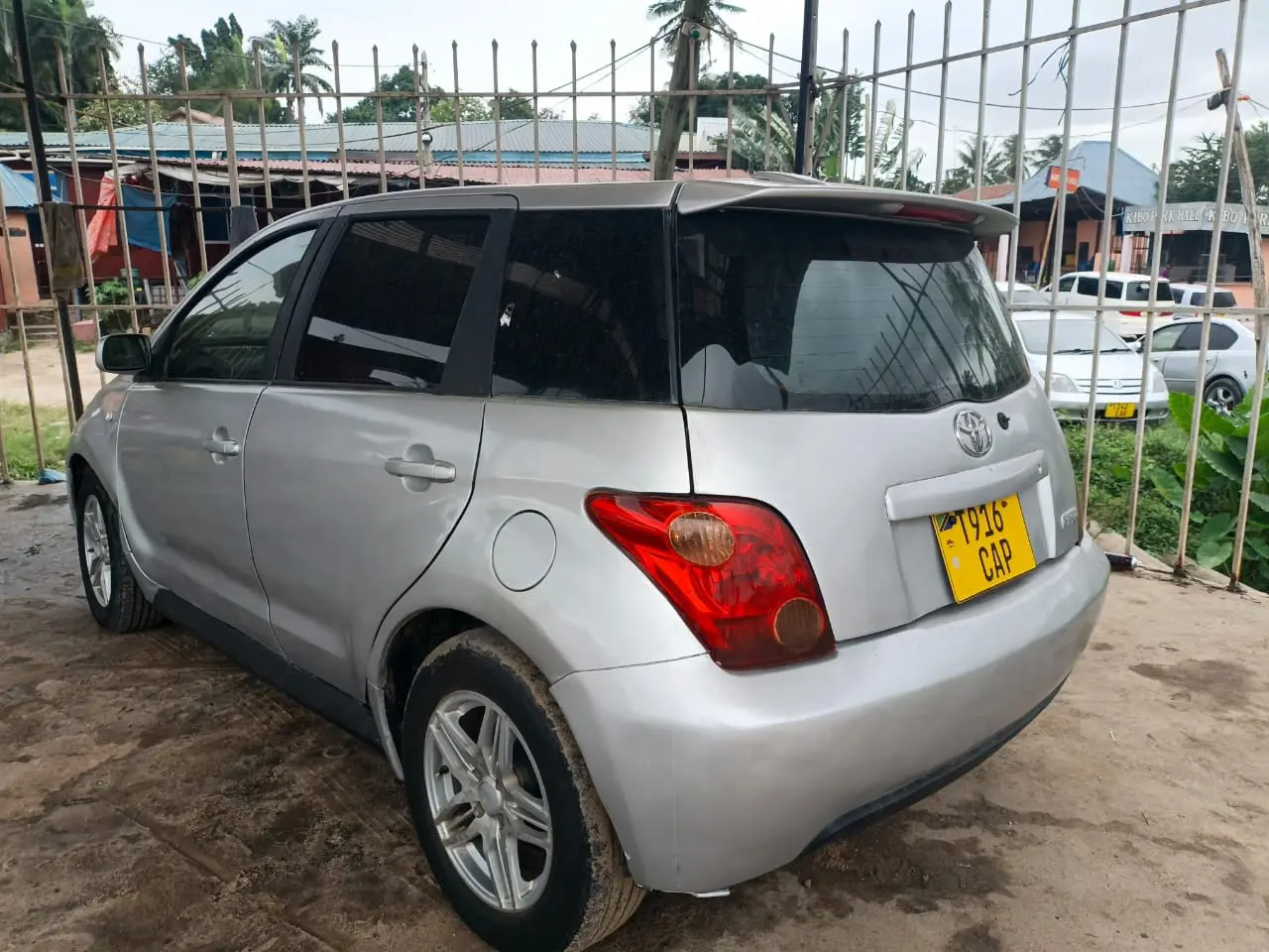 Toyota Ist CAP thumbnail 2