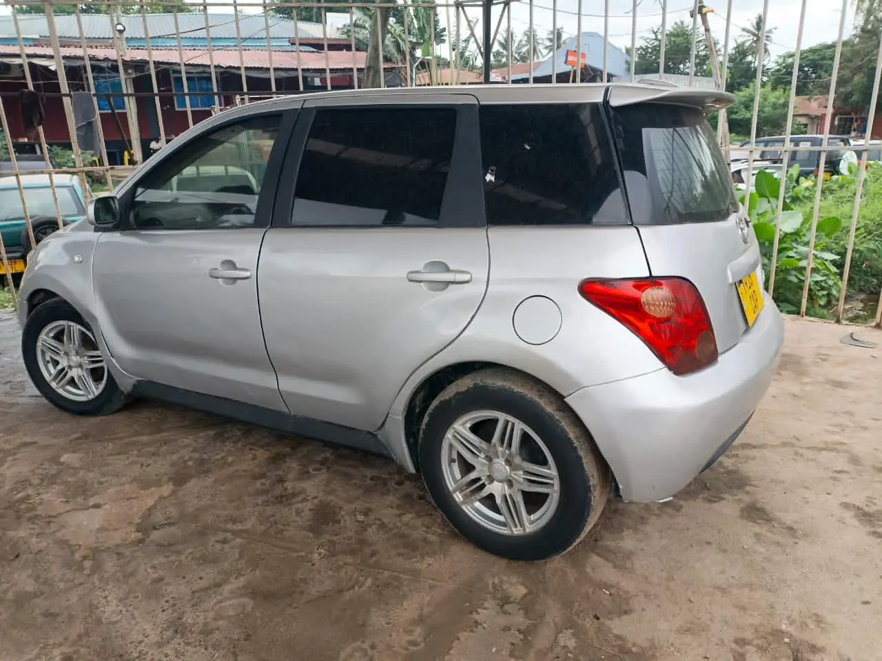 Toyota Ist CAP thumbnail 7