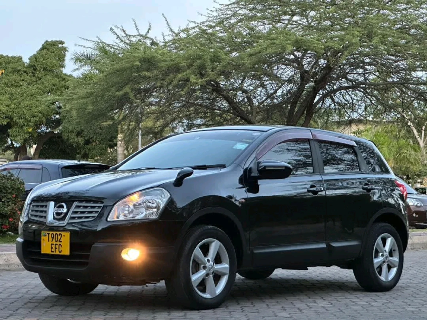 Nissan Dualis Qashqai SUV 2009 Black thumbnail 4