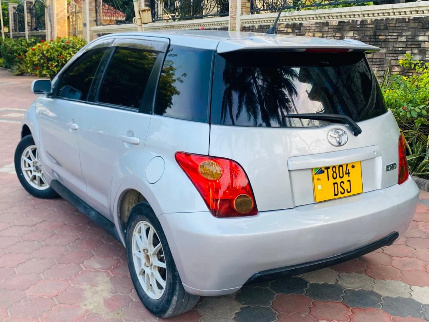 Toyota IST for Sale 2004 Model thumbnail 3