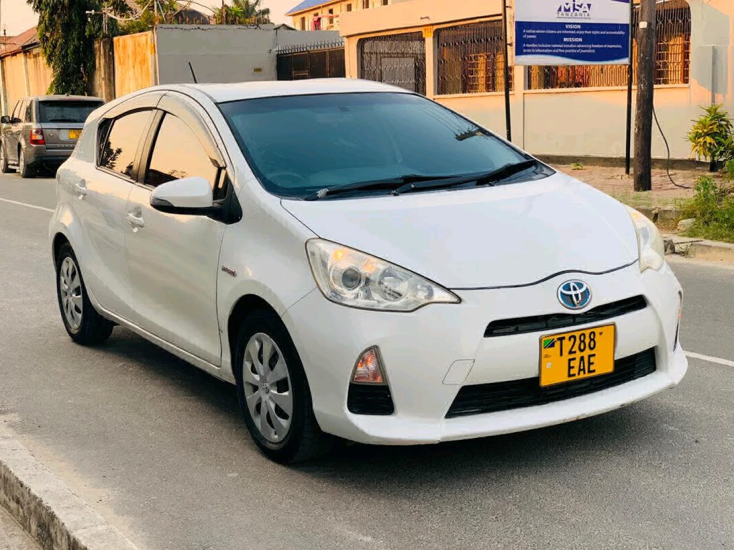 Toyota Aqua 2012 Hybrid Car for Sale thumbnail 2