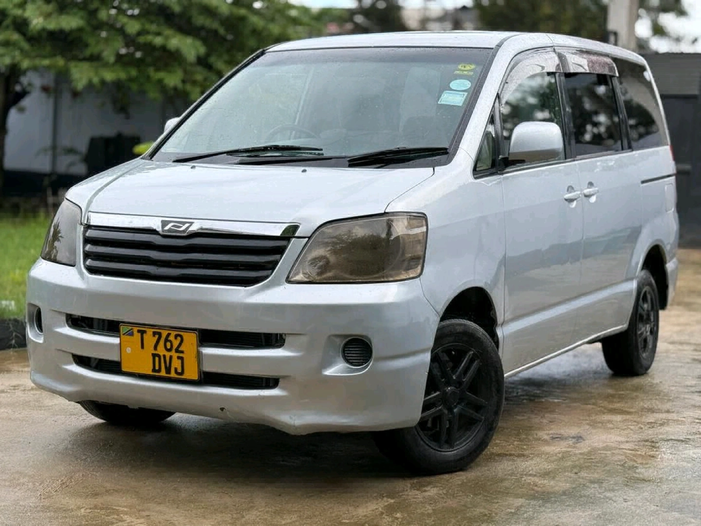 Toyota Noah 2007 for Sale thumbnail 6