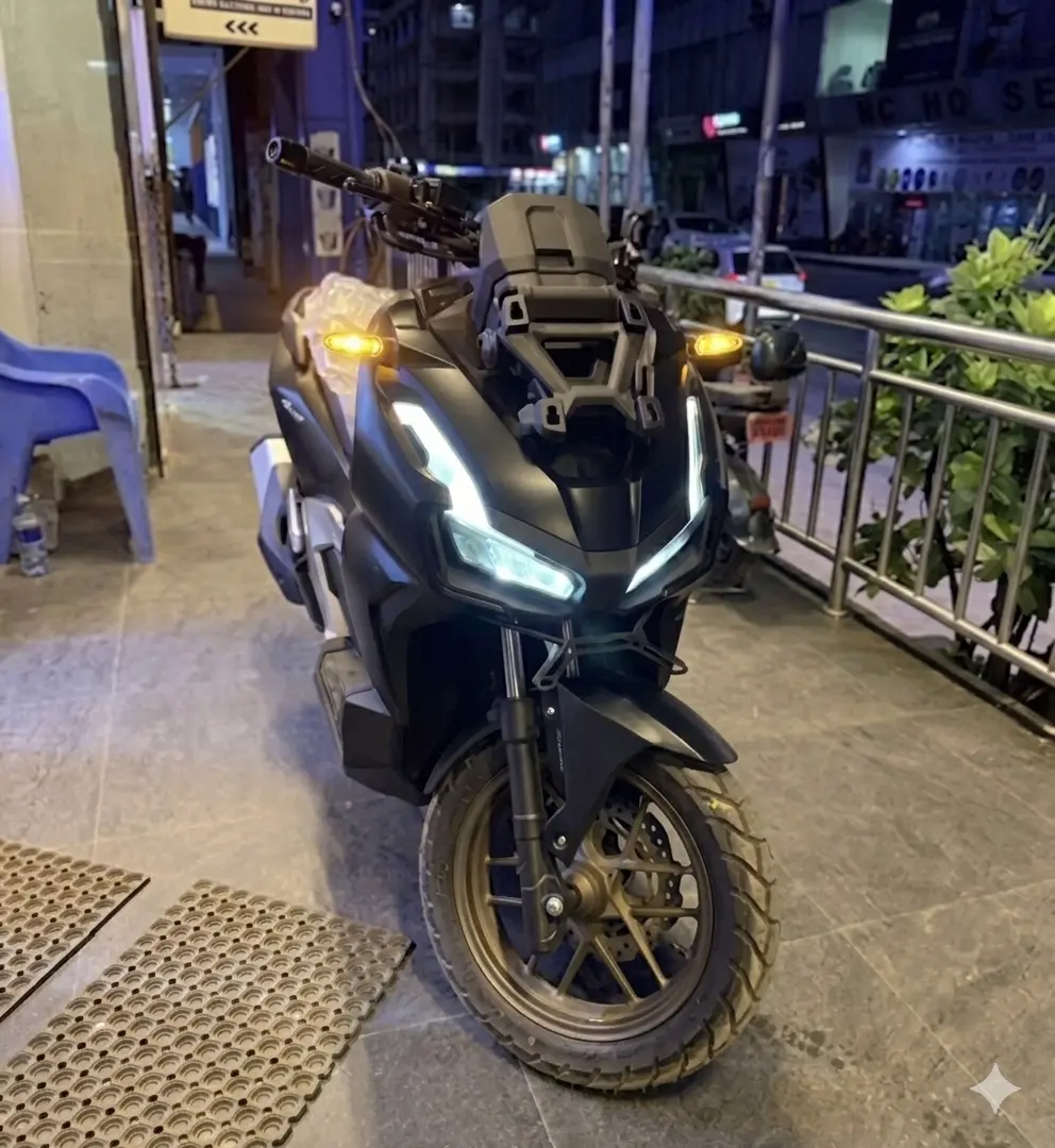 Honda ADV 160 thumbnail 3