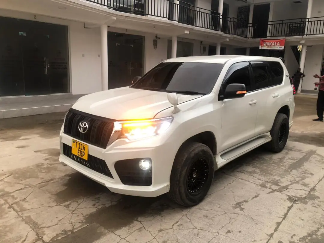 Toyota Land Cruiser Prado 150 thumbnail 2