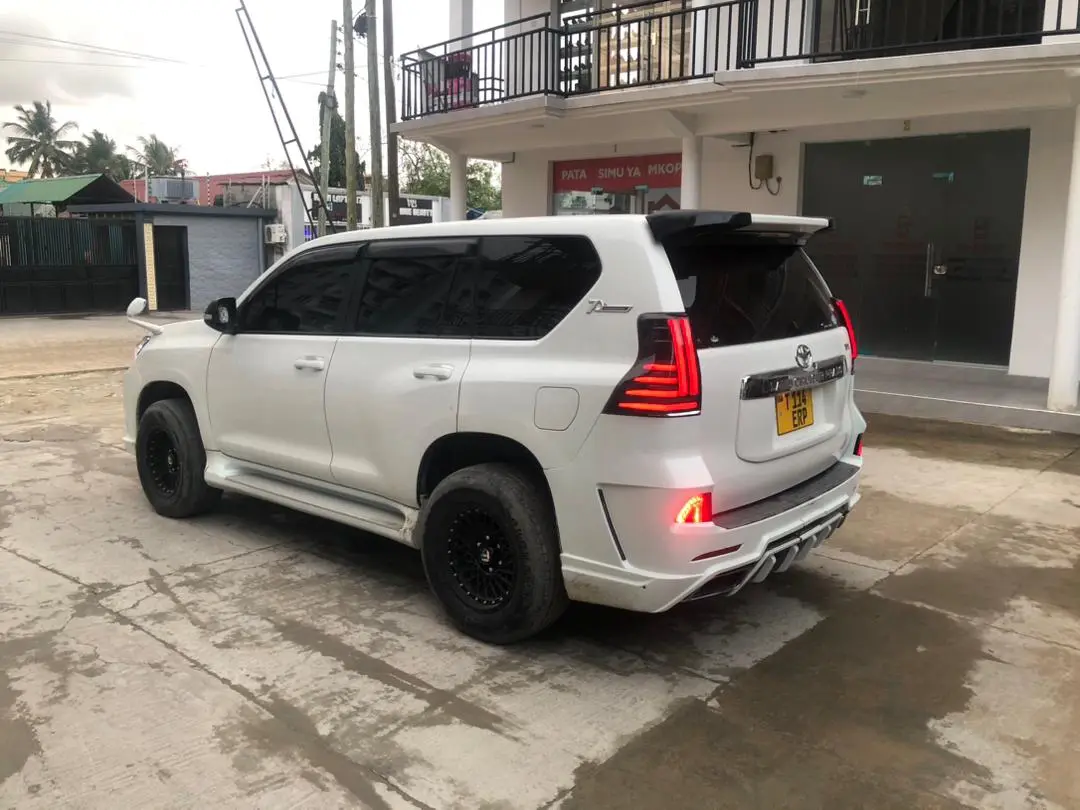 Toyota Land Cruiser Prado 150 thumbnail 5