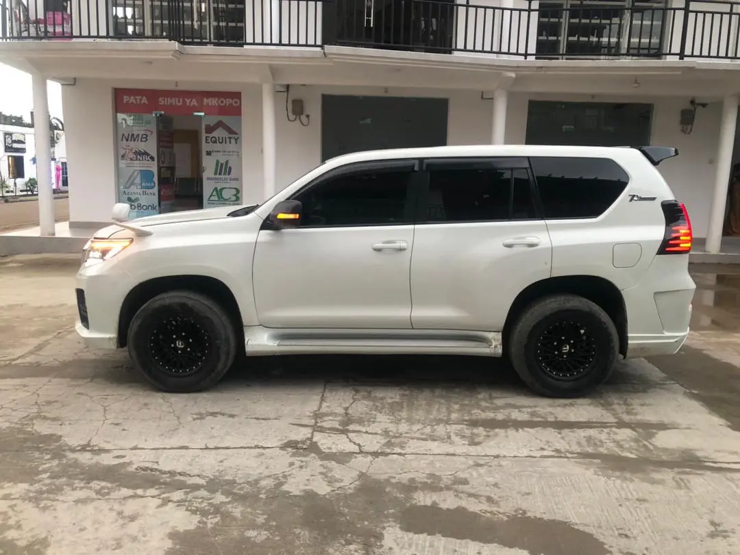 Toyota Land Cruiser Prado 150 thumbnail 6