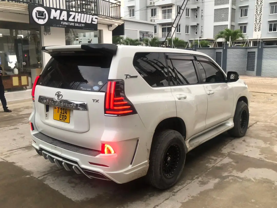Toyota Land Cruiser Prado 150 thumbnail 7