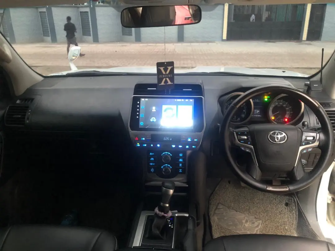 Toyota Land Cruiser Prado 150 thumbnail 8