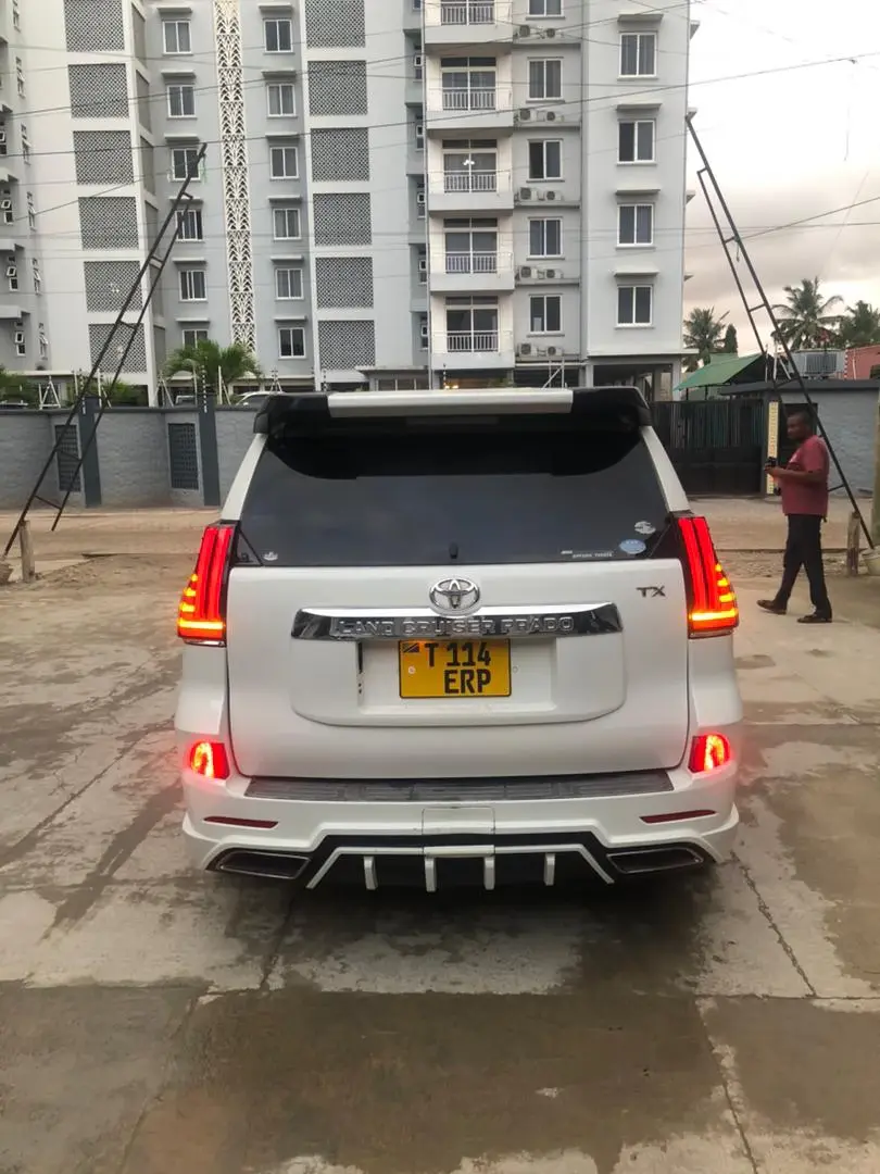 Toyota Land Cruiser Prado 150 thumbnail 9