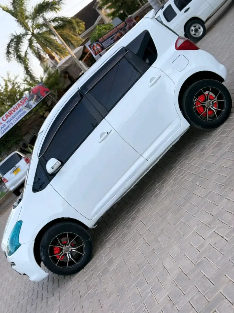 Toyota Ractis Nyeupe, 1490cc, AC, Music System thumbnail 2