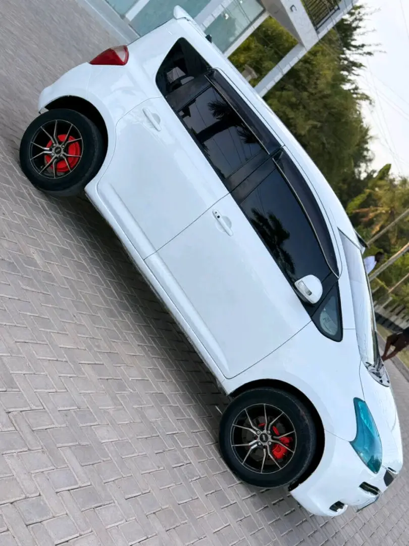 Toyota Ractis Nyeupe, 1490cc, AC, Music System thumbnail 3