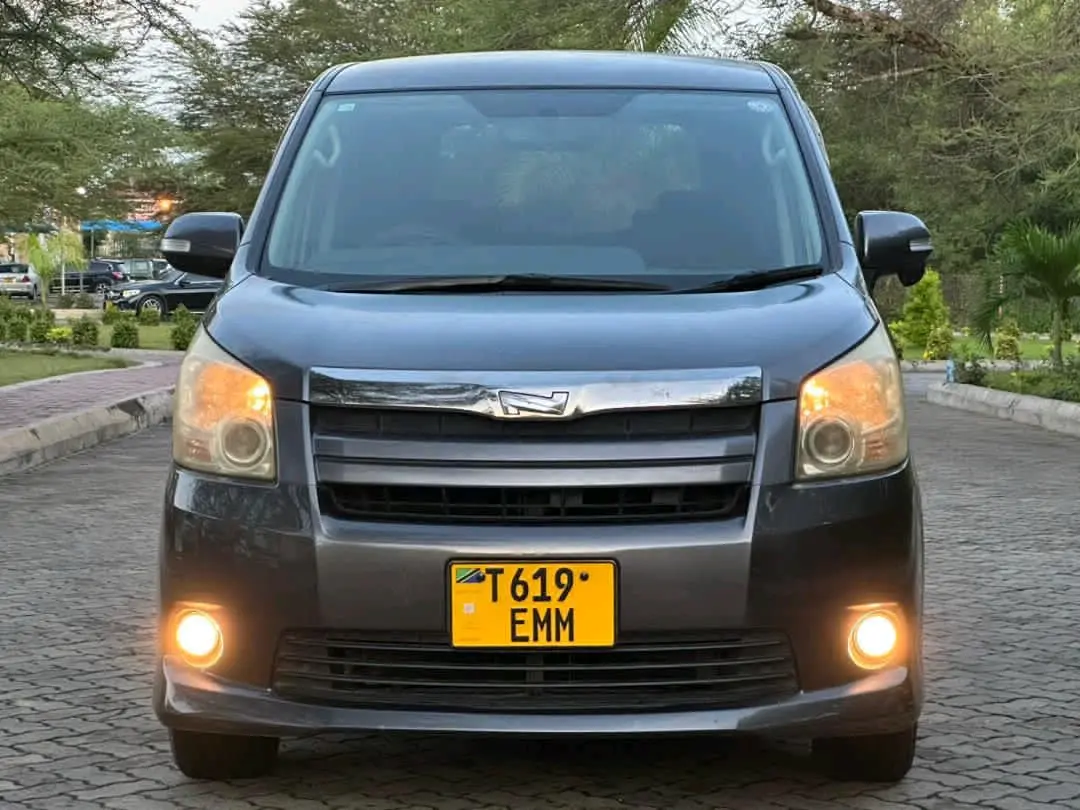 Toyota Noah 2009 (New Shape)