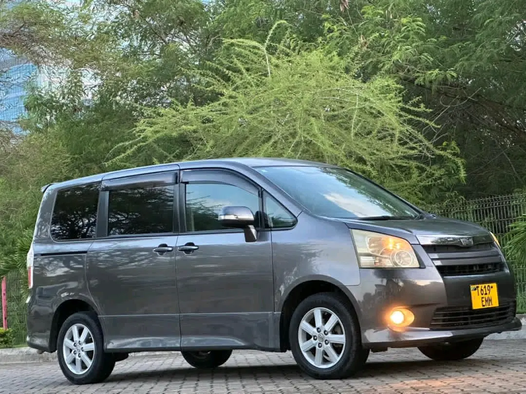 Toyota Noah 2009 (New Shape) thumbnail 2