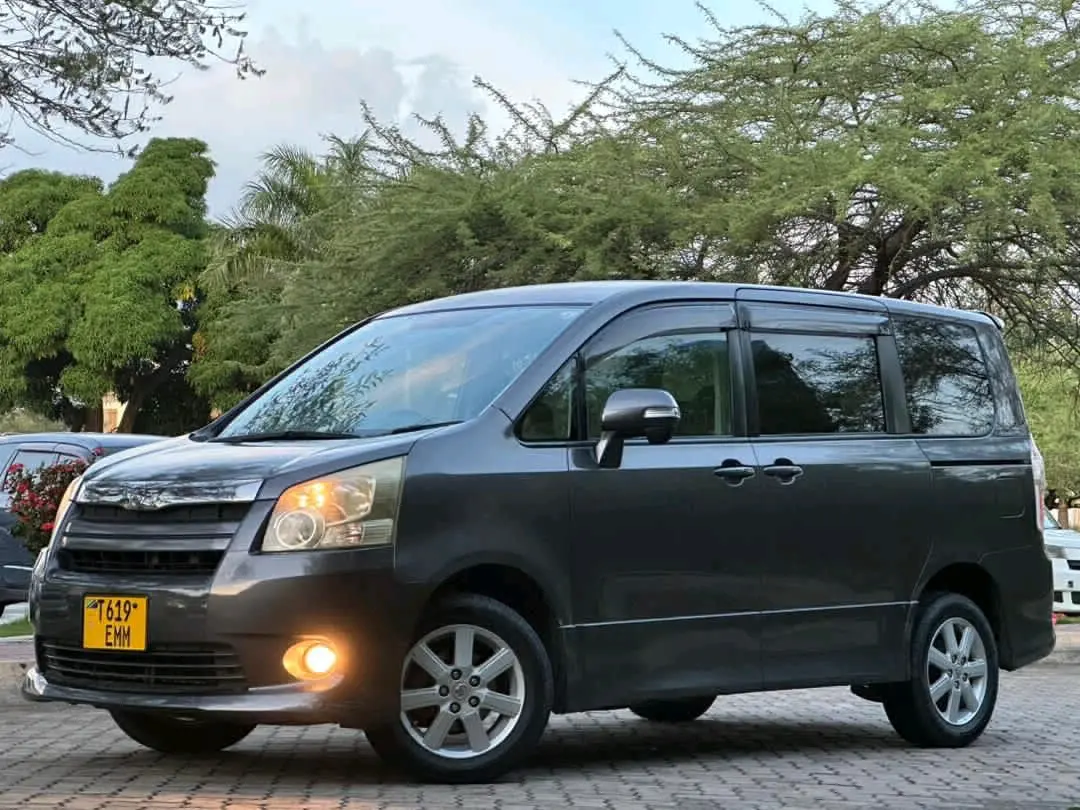 Toyota Noah 2009 (New Shape) thumbnail 3