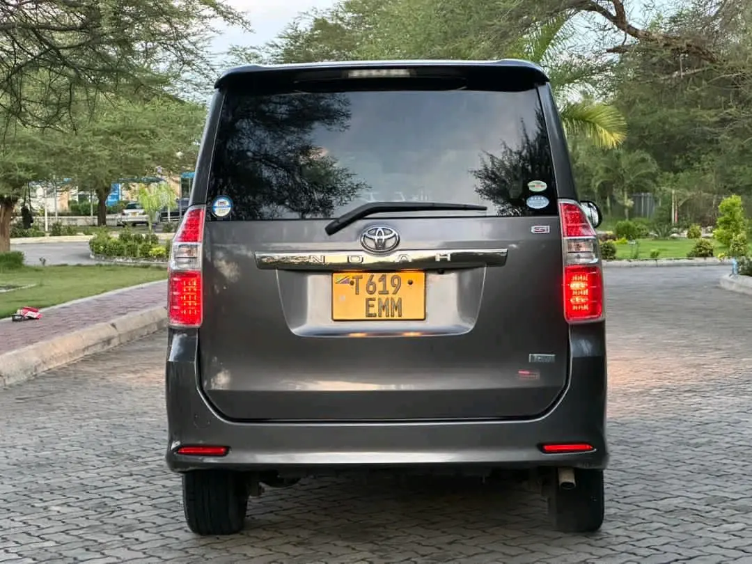 Toyota Noah 2009 (New Shape) thumbnail 4