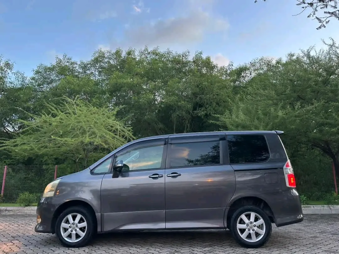 Toyota Noah 2009 (New Shape) thumbnail 5
