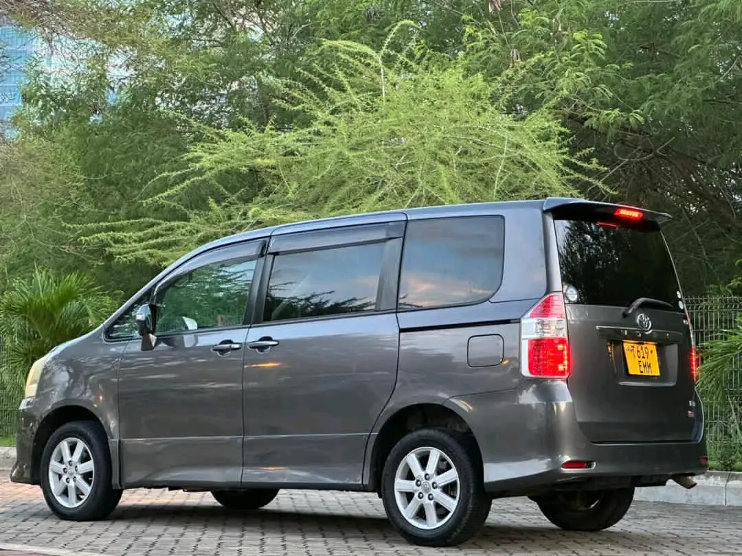 Toyota Noah 2009 (New Shape) thumbnail 6