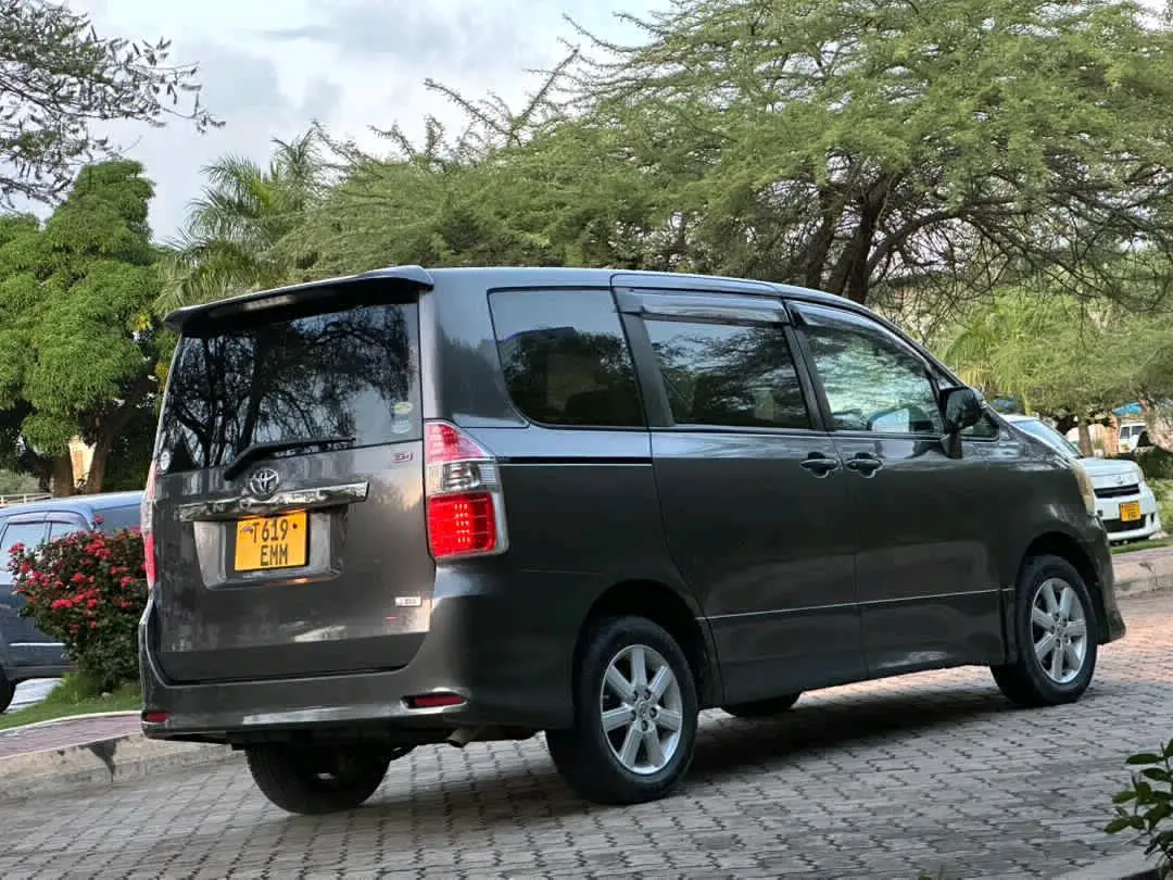 Toyota Noah 2009 (New Shape) thumbnail 7