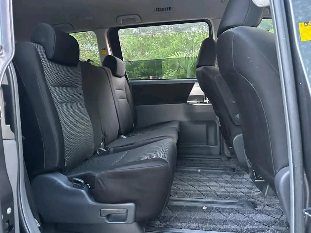 Toyota Noah 2009 (New Shape) thumbnail 8