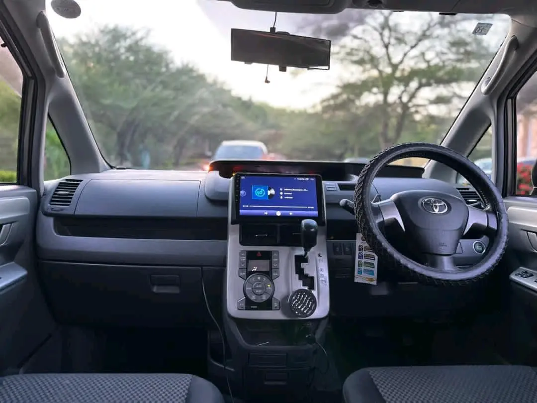Toyota Noah 2009 (New Shape) thumbnail 9