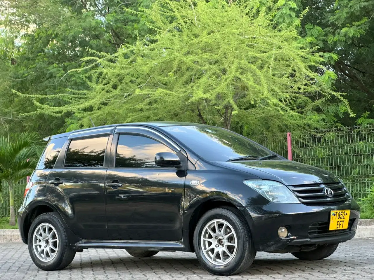Toyota Ist 2005 thumbnail 2