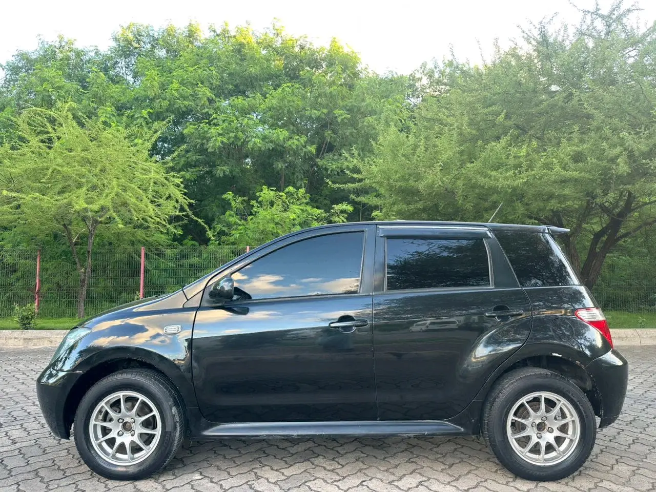 Toyota Ist 2005 thumbnail 4