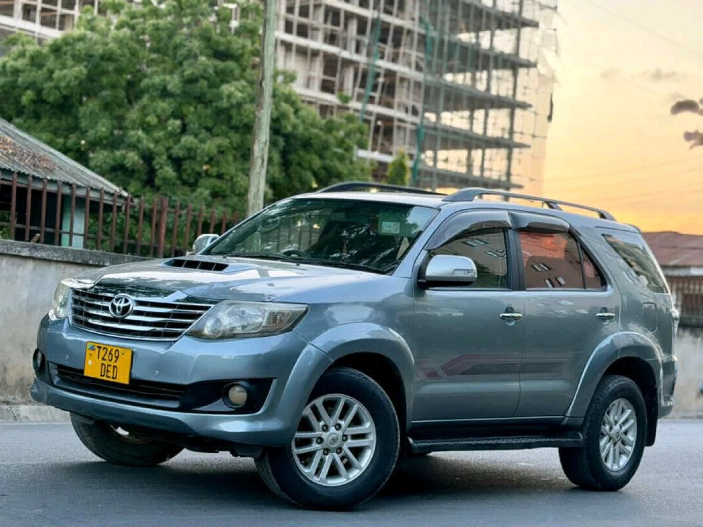 2013 Toyota Fortuner G Model SUV (2490cc) thumbnail 2