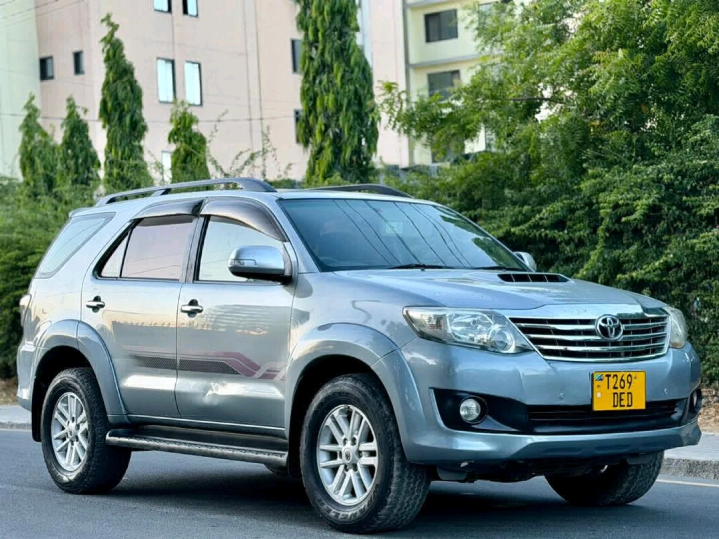 2013 Toyota Fortuner G Model SUV (2490cc) thumbnail 3